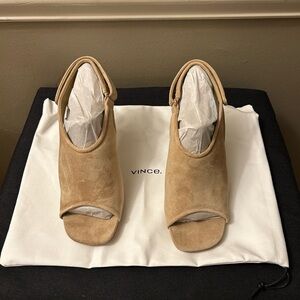 Vince • Quest Sandal • Size: 9 • Tan